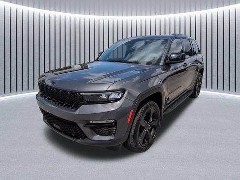 Used 2024 Jeep Grand Cherokee L Altitude AWD/4WD image 30
