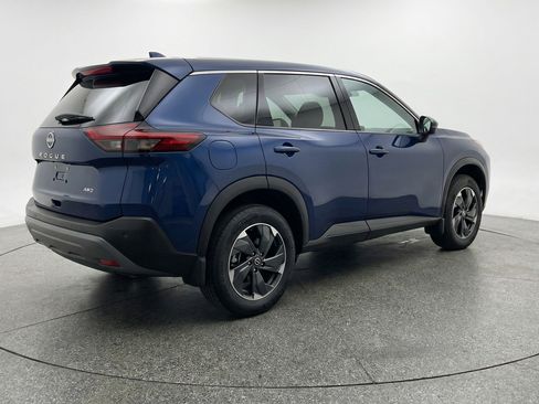 Used 2025 Nissan Rogue SV image 9