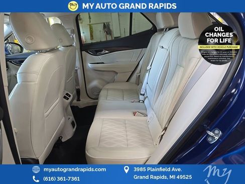 Used 2023 Buick Envision Avenir AWD/4WD image 4