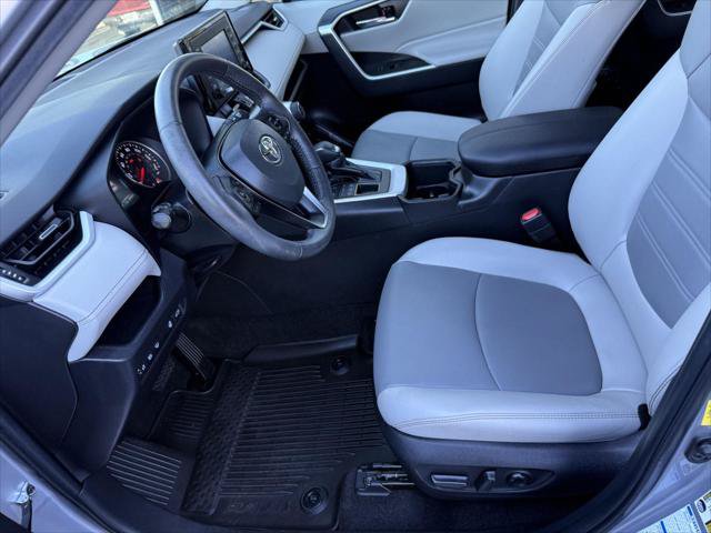 Certified 2022 Toyota RAV4 XLE Premium AWD/4WD image 13