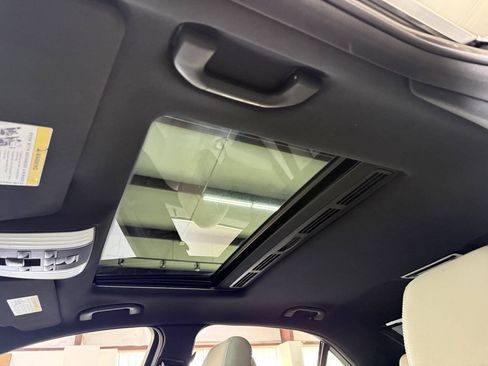 Used 2010 Mercedes-Benz E 350 Sedan w/ Premium 1 Pkg image 31