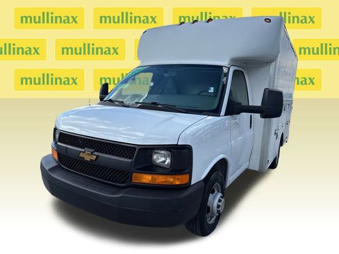 Used 2017 Chevrolet Express 3500 Work Van image 9