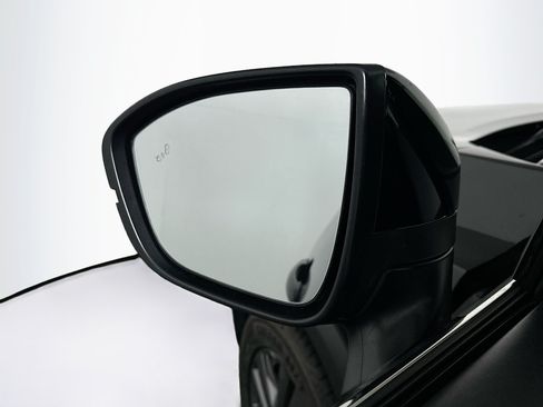 Used 2024 Nissan Pathfinder SV FWD image 16