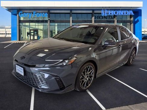 Used 2025 Toyota Camry XSE FWD image 4