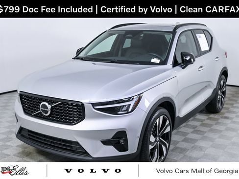 Used 2025 Volvo XC40 B5 Plus image 1