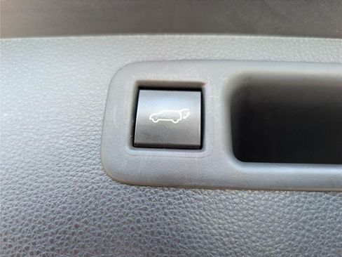 Used 2022 Toyota Highlander XLE AWD/4WD image 15