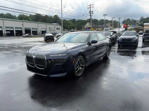 Used 2023 BMW 760i xDrive w/ Executive Package AWD/4WD image 3