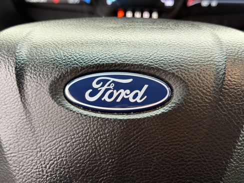 Used 2019 Ford Edge Titanium image 26