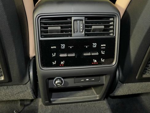 Certified 2024 Porsche Cayenne Coupe AWD/4WD image 39