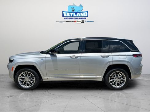 Used 2022 Jeep Grand Cherokee Summit w/ Advanced Protech Group IV AWD/4WD image 2