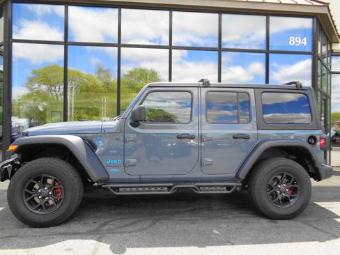 Used 2024 Jeep Wrangler Unlimited Sport AWD/4WD image 7