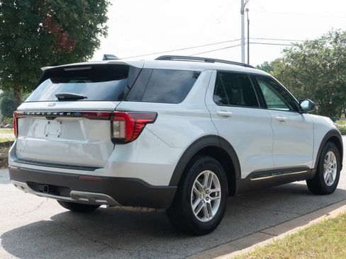 Used 2025 Ford Explorer Active w/ Active Comfort Package RWD image 6