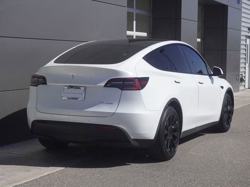 Used 2021 Tesla Model Y Long Range image 2