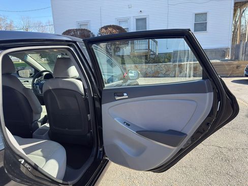 Used 2017 Hyundai Accent SE FWD image 17