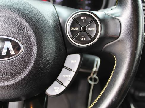 Used 2015 Kia Soul + w/ Audio Package FWD image 32