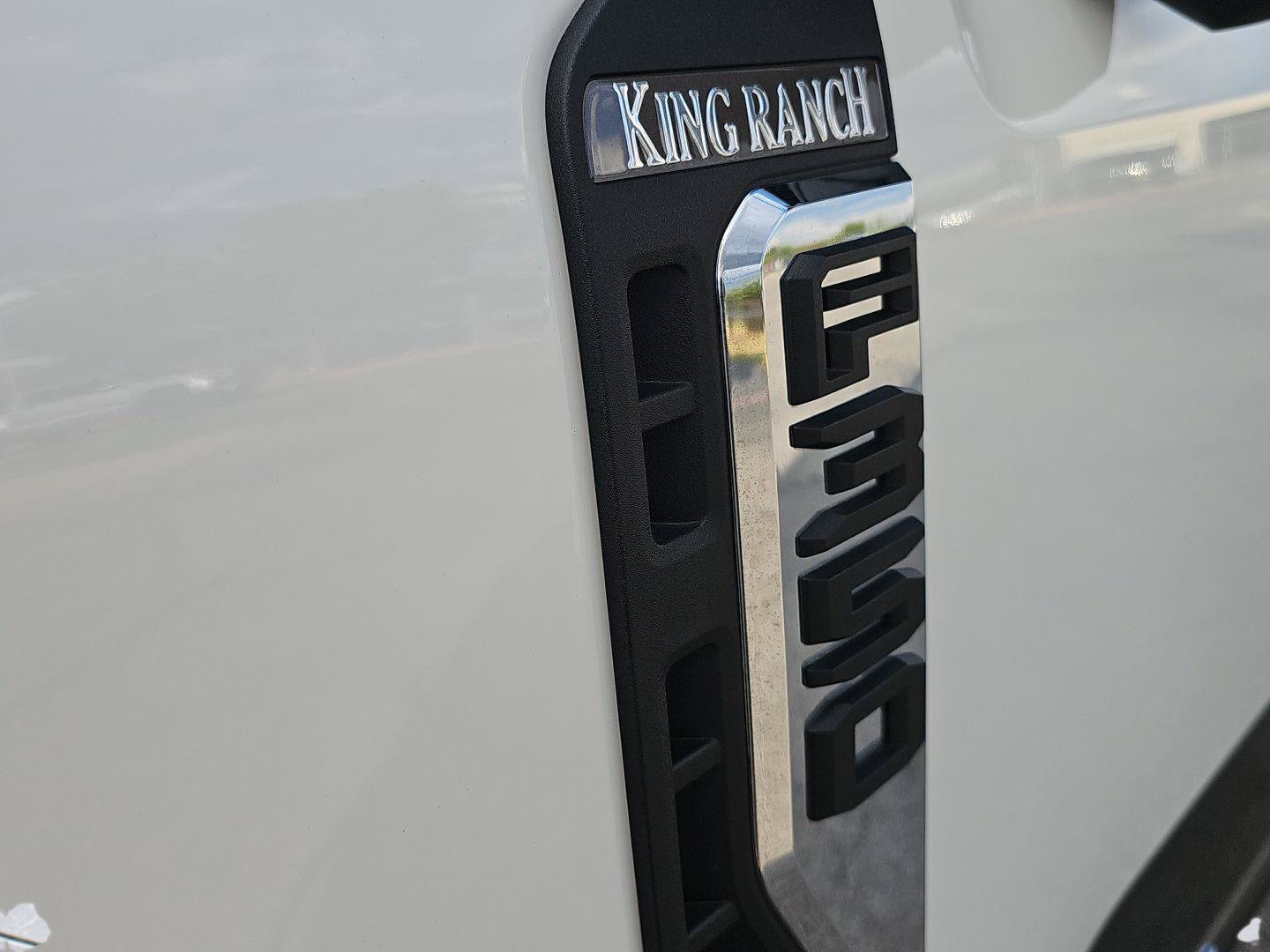 Used 2025 Ford F350 4x4 Crew Cab DRW Super Duty image 12