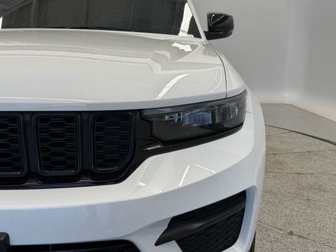 Certified 2023 Jeep Grand Cherokee Altitude AWD/4WD image 4
