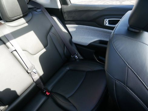 Used 2022 Jeep Compass Latitude w/ Sun and Sound Group image 14