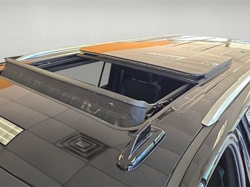 Used 2024 GMC Yukon XL Denali image 31