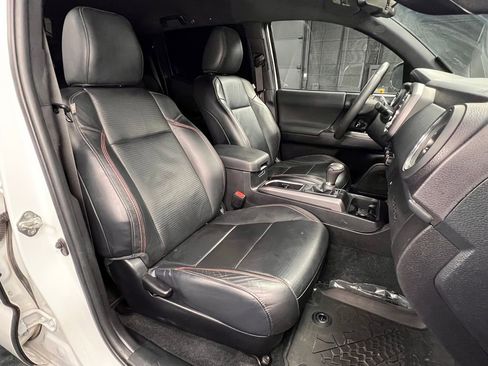 Used 2023 Toyota Tacoma TRD Off-Road w/ TRD Premium Off Road Package image 7