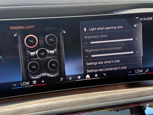 Used 2023 BMW i7 xDrive60 AWD/4WD image 32