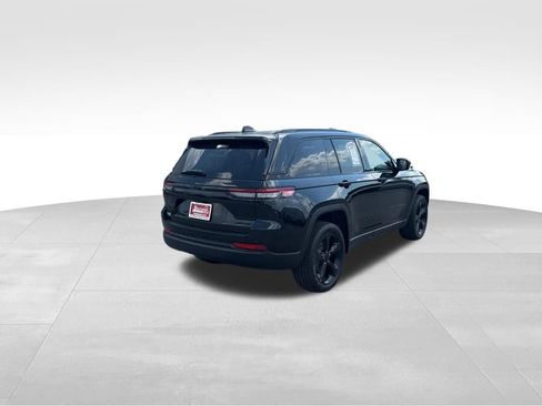 Used 2025 Jeep Grand Cherokee Limited w/ Black Appearance Package AWD/4WD image 5