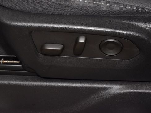 Used 2024 Chevrolet Silverado 2500 LT AWD/4WD image 34