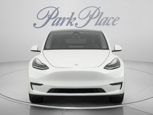 Used 2021 Tesla Model Y Long Range AWD/4WD image 7