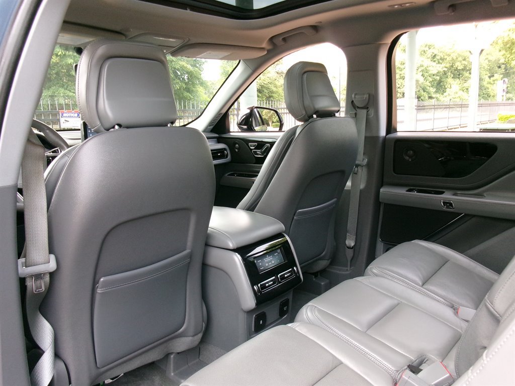 Used 2020 Lincoln Aviator Reserve w/ Equipment Group 201A AWD/4WD image 31