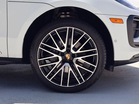 Certified 2022 Porsche Macan AWD/4WD image 27