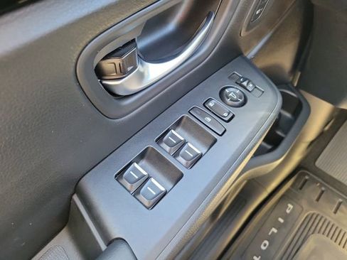Certified 2025 Honda Pilot Touring image 30
