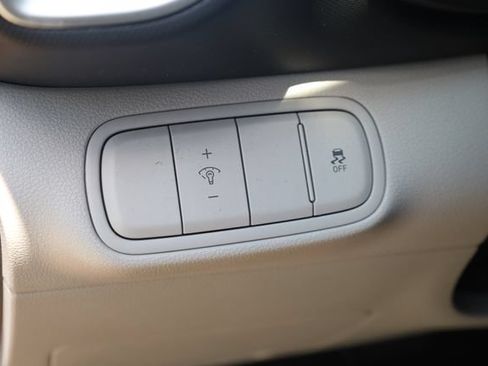 Used 2025 Hyundai Venue SEL FWD image 10