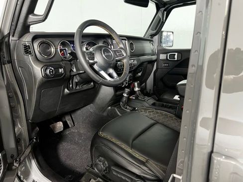 Used 2023 Jeep Gladiator Overland image 9