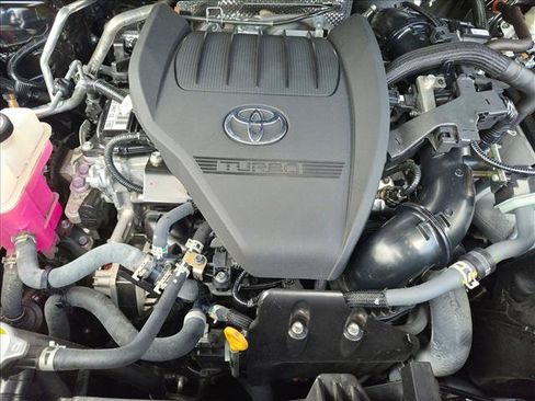 Used 2024 Toyota Highlander XLE FWD image 23
