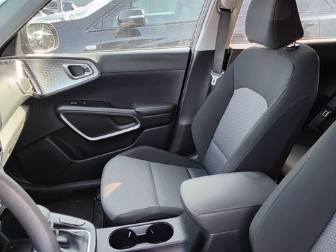 Used 2024 Kia Soul LX FWD image 8