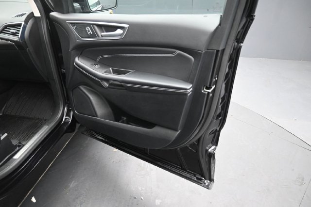 Certified 2024 Ford Edge Titanium AWD/4WD image 31