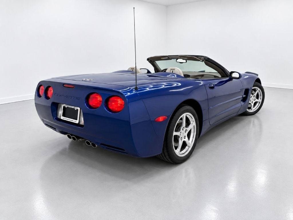 Used 2004 Chevrolet Corvette Convertible w/ Preferred Equipment Group RWD image 3