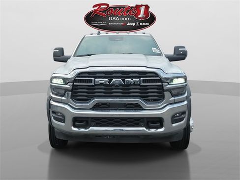 New 2026 RAM 5500 Tradesman w/ Chrome Appearance Group image 2