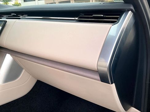 Used 2024 Land Rover Range Rover SE image 17