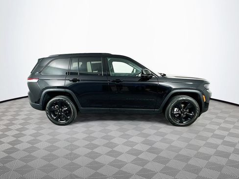 Certified 2025 Jeep Grand Cherokee Limited w/ Luxury Tech Group II AWD/4WD image 14