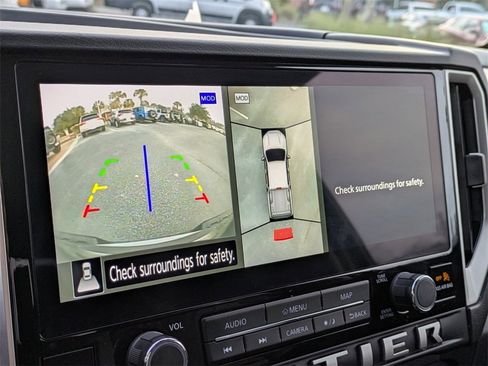 Used 2025 Nissan Frontier SL image 22