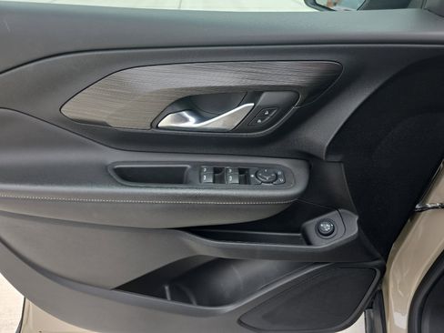 Used 2023 GMC Terrain SLE w/ Driver Convenience Package image 15