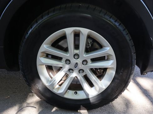 Used 2014 Ford Explorer XLT w/ Equipment Group 202A AWD/4WD image 46
