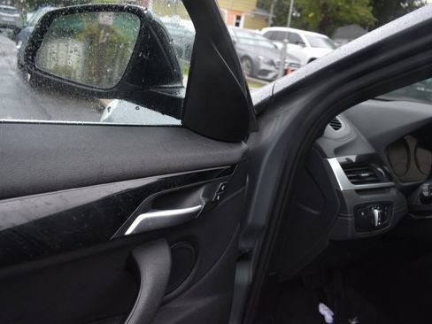 Used 2023 BMW X2 sDrive28i image 13