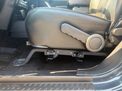Used 2016 Jeep Wrangler Unlimited Rubicon AWD/4WD image 18