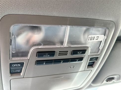 Used 2019 Toyota Highlander XLE image 28