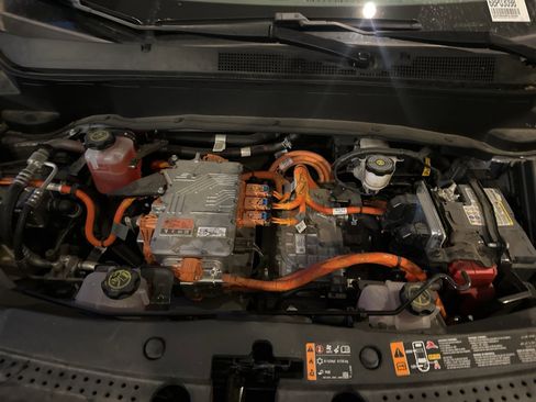 Used 2023 Chevrolet Bolt EUV Premier w/ Sun & Sound Package image 21