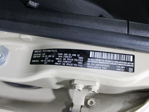 Used 2016 Jeep Renegade Latitude w/ Cold Weather Group image 38