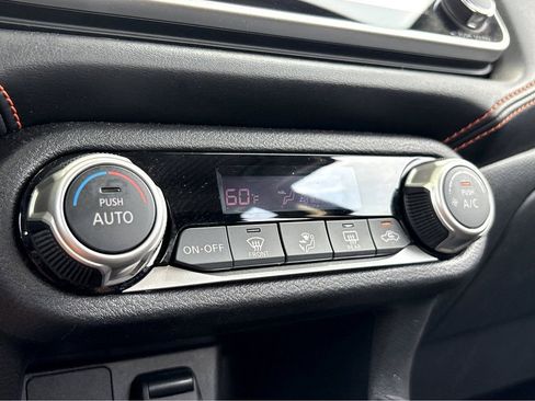 Used 2022 Nissan Versa SR FWD image 9