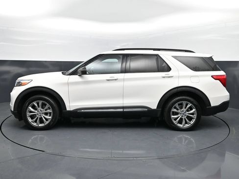 Used 2023 Ford Explorer XLT w/ Equipment Group 202A AWD/4WD image 5